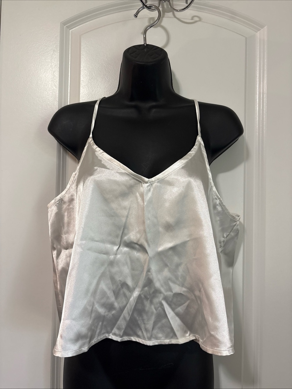 Lulus VNeck Cami Tank Top Medium NWT White Racer Back